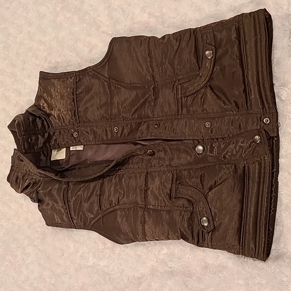 Vest - Picture 6 of 7